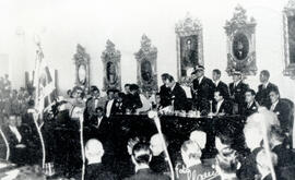 Fotografía con la imagen del acto oficial en el que don José Figueres Ferrer, Presidente de Costa...