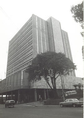 Fotografía del edificio del Instituto Nacional de Seguros. Situado en avenida 7 y calle 9 y 9B Sa...
