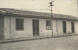 Fotografía de la casa de habitación de Rafael Quirós. Esta Fotografía forma parte del documento 1...