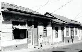 Fotografía de varios negocios y casas de habitación en calle 8, avenidas 8 y 10, acera oeste San ...