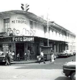 Fotografía edificio del Hotel Metrópoli. Situado en avenida 0, calle 3, esquina noroeste. San José