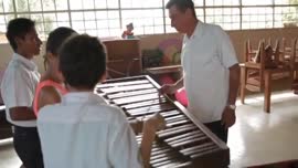 Video titulado Conocimientos e Identidades: Marimba y tradición alimentaria, portadores de tradic...