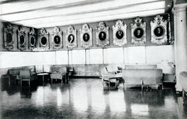 Fotografía del Salón de Expresidentes de la Asamblea Legislativa, en la cual se aprecian los óleo...