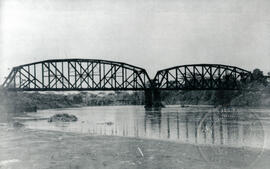 Fotografía del puente ferroviario sobre el río Matina.Limón