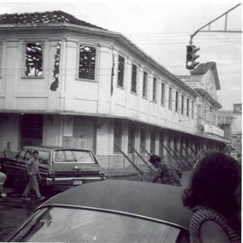 Fotografía del edificio de la Cantina Vasconia. Situada en avenida 1, calle 5. Diagonal a la anti...