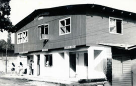 Fotografía del edificio con varias oficinas públicas en Ciudad Neily Guardia Rural, Correos, Radi...