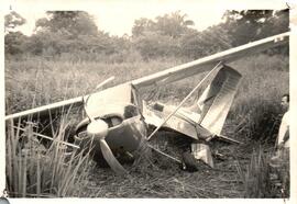 Fotografías accidente ocurrido a la aeronave TI-225-C. Propiedad de Aerovías del Valle (AVE). Ocu...