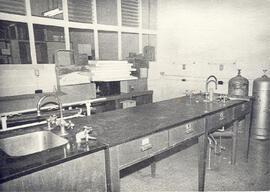 Fotografía con la imagen del laboratorio de preparaciones fisiológicas de la Facultad de Medicina...