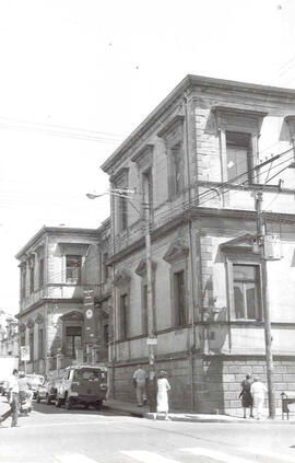 Fotografías del edificio del Colegio Superior de Señoritas, situado entre calles 3 y 5 y avenidas...