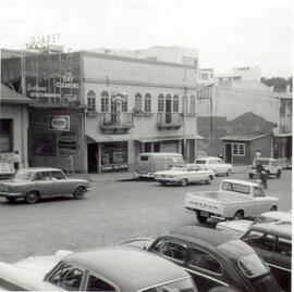 Fotografía del frente del edificio de los Estudios Fotográficos Hollywood. Situado en avenida 2, ...