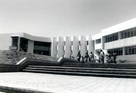 Fotografías con imágenes del edificio de la Facultad de Letras de la Universidad de Costa Rica Sa...