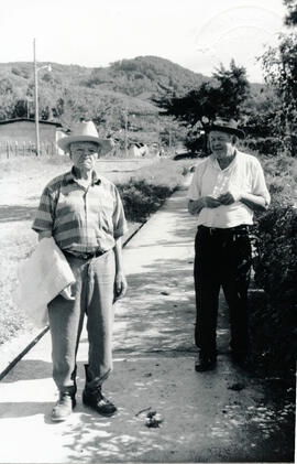 Fotografía con la imagen del señor Gonzalo Araya Castro, de 87 años, y Aurelio Castro Mora, ambos...