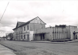 Fotografía con la imagen del edificio de la Unidad Sanitaria y antigua escuela de Desamparados. S...