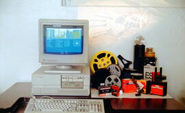 Fotografías del equipo y material modernos que se utilizan y describe en el Archivo Nacional comp...