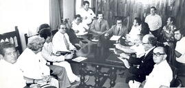 Fotografía con la imagen de una reunión en el despacho del Ministro de Gobernación Edgar Arroyo C...