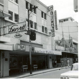 Fotografía del edificio de la Tienda y Sastrería Ramírez Valido. Situado en avenida central, call...