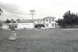 Fotografía del edificio del Museo de Arte Costarricense, situado en La Sabana.