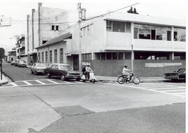 Fotografía con la imagen del edificio de la Escuela García Flamenco, situado en avenidas 10 y 12,...