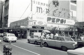 Fotografía del edificio de la Tienda La Gloria, situado en avenida central, calle 4 y 6, acera no...