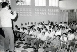 Fotografías de una reunión de la comunidad de Naranjo con el Licenciado Edgar Arroyo, Ministro de...
