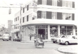 Contacto del edificio de la Ferretería Monge. Situado en avenidas 8 y 10, calle 9. San José