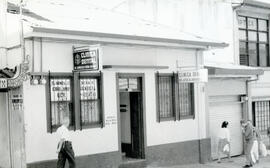 Fotografías de varios negocios y casas de habitación en calle 2-4, avenida 6, acera sur San José