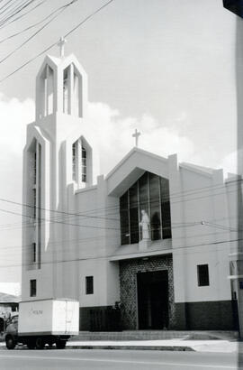 Fotografía de la fachada del Templo Católico Las Animas, en avenida 10, calle 20-24 San José