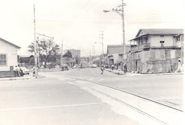 Fotografía de la calle diecinueve por la avenida dieciocho. cruce de la línea férrea. San José