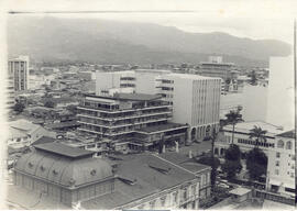 Fotografía. Vista panorámica del lado sur de San José . Se observa el techo del Teatro Nacional ,...
