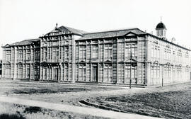 Fotografía con la imagen del edificio metálico San José