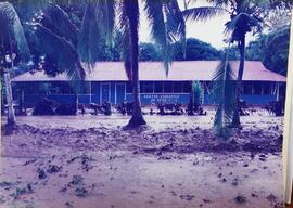 Fotografía de daños por inundación en centro educativo de Finca 2-4