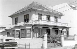 Fotografía del edificio donde estuvo el Club Alemán, ubicado entre avenida 2 y 6 calle, 19,75 met...