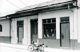 Fotografía de residencia con arquitectura antigua, ubicada en avenida 7, calle 1-3, acera Norte S...