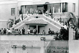 Fotografía con imágenes de los actos oficiales de inauguración de la Plaza de la Democracia. Se o...
