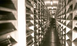 Fotografías de depósitos documentales y del Archivo Nacional cuando se localizaba en el edificio ...