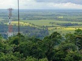 Fotografía panorámica de la pista de aterrizaje en Duacarí, Guácimo. Foto tomada desde cerro Las ...
