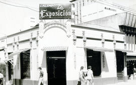 Fotografía del edificio ocupado por la zapatería La exposición ubicada en la avenida 4, calle 4, ...