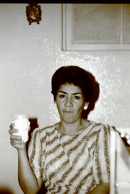 Negativo de Alicia Ulloa Medrano, Jefe de la Sección de Certificaciones del Archivo Nacional . To...
