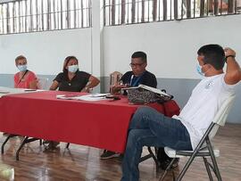 Fotografías de la reunión del concejo de distrito de Sámara
