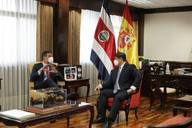 Fotografía de reunión entre el presidente de la República de Costa Rica Carlos Alvarado Quesada y...
