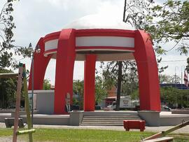 Fotografía del kiosco del parque central de Tilarán