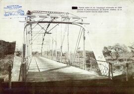 Fotografía del puente La Guardia, sobre el Río Tempisque, fue construido en 1934 durante la admin...