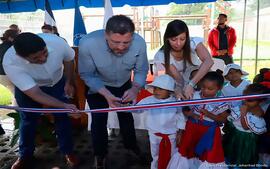 Fotografía de la inauguración del Centro de Educación y Nutrición- Centro Infantil de Atención In...