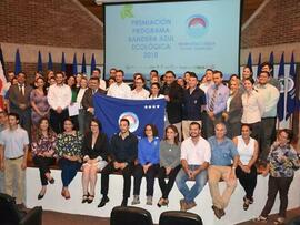 Fotografía de la premiación del programa Bandera Azul Ecológica 2018, en la que la municipalidad ...
