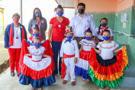 Fotografías de inauguración de la fachada de la Escuela Carlos Monge Alfaro después de un proceso...