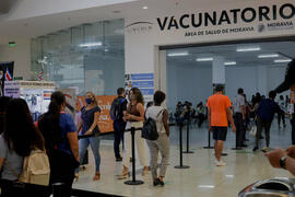 Fotografías sobre la apertura de centro de vacunación en Lincoln Plaza