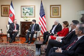 Fotografía de la delegación costarricense en la reunión con el secretario de Estado de Estados Un...