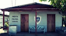 Fotografía de la delegación policial de la Fuerza Pública en el distrito Coyote, cantón Nandayure...