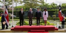 Fotografía del recibimiento del presidente de Chile, Sebastián Piñera Echenique, por parte del pr...